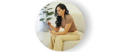 Mulher em ensaio corporativo profissional em Balneário Camboriú, transmitindo elegância e credibilidade